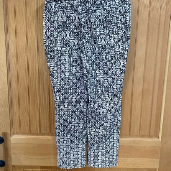 Chico's Black and White Cropped Pants - Picture 5 of 7